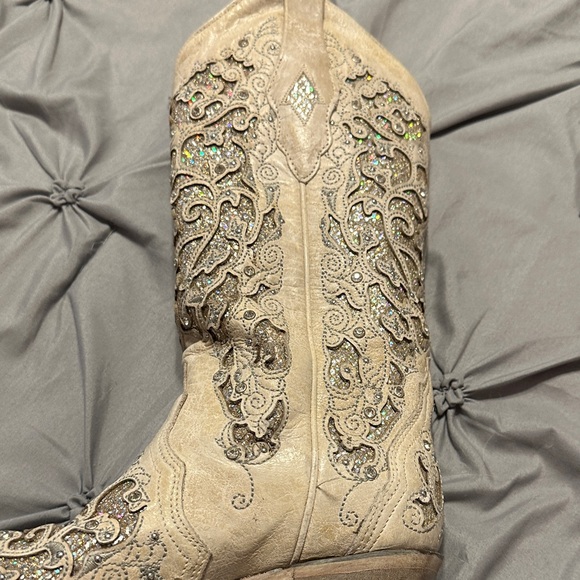 Corral Intricate Embroidered Tan Boots - Picture 3 of 5